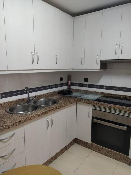 Bajo Puerta De Alcazaba Apartment Retamar  Bagian luar foto