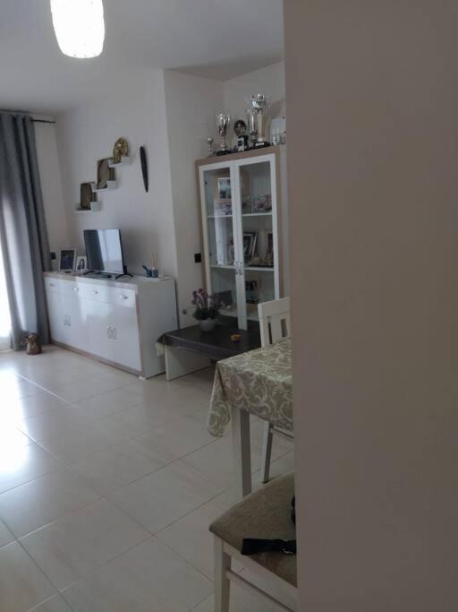 Bajo Puerta De Alcazaba Apartment Retamar  Bagian luar foto