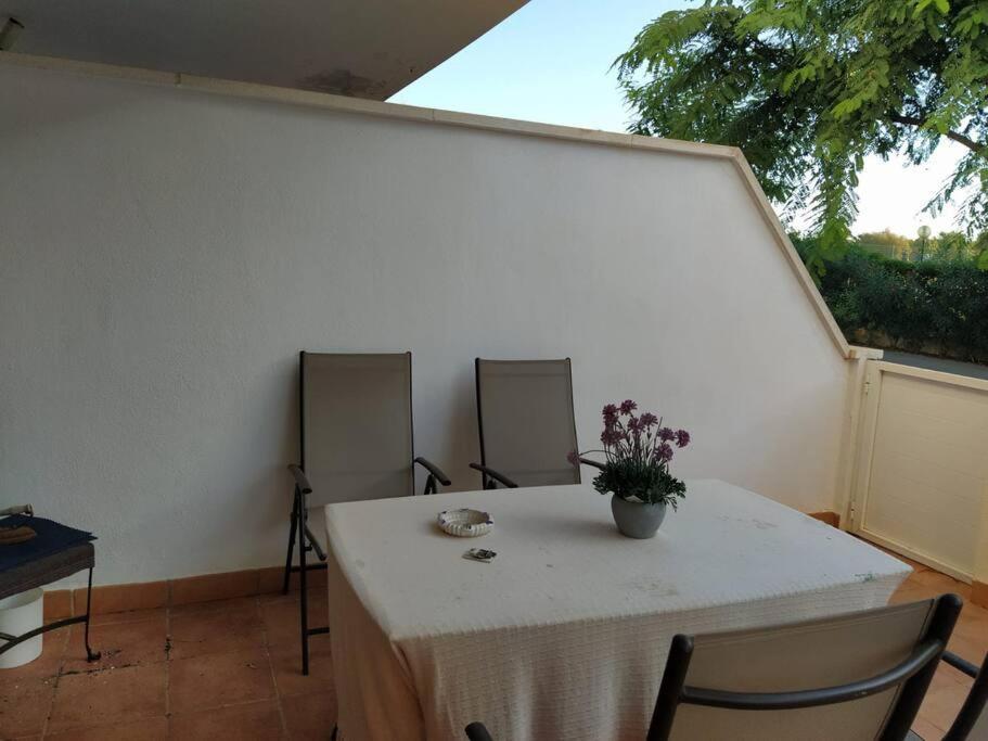Bajo Puerta De Alcazaba Apartment Retamar  Bagian luar foto