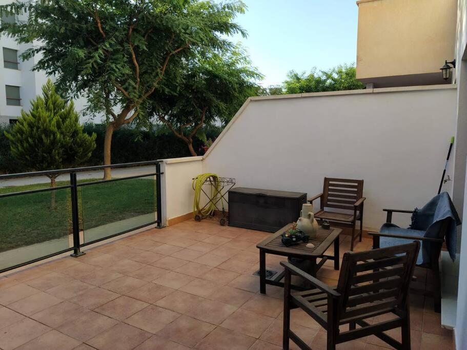 Bajo Puerta De Alcazaba Apartment Retamar  Bagian luar foto
